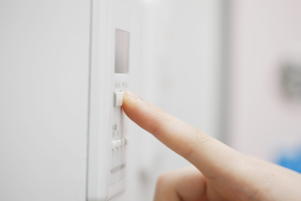 finger adjusting thermostat 